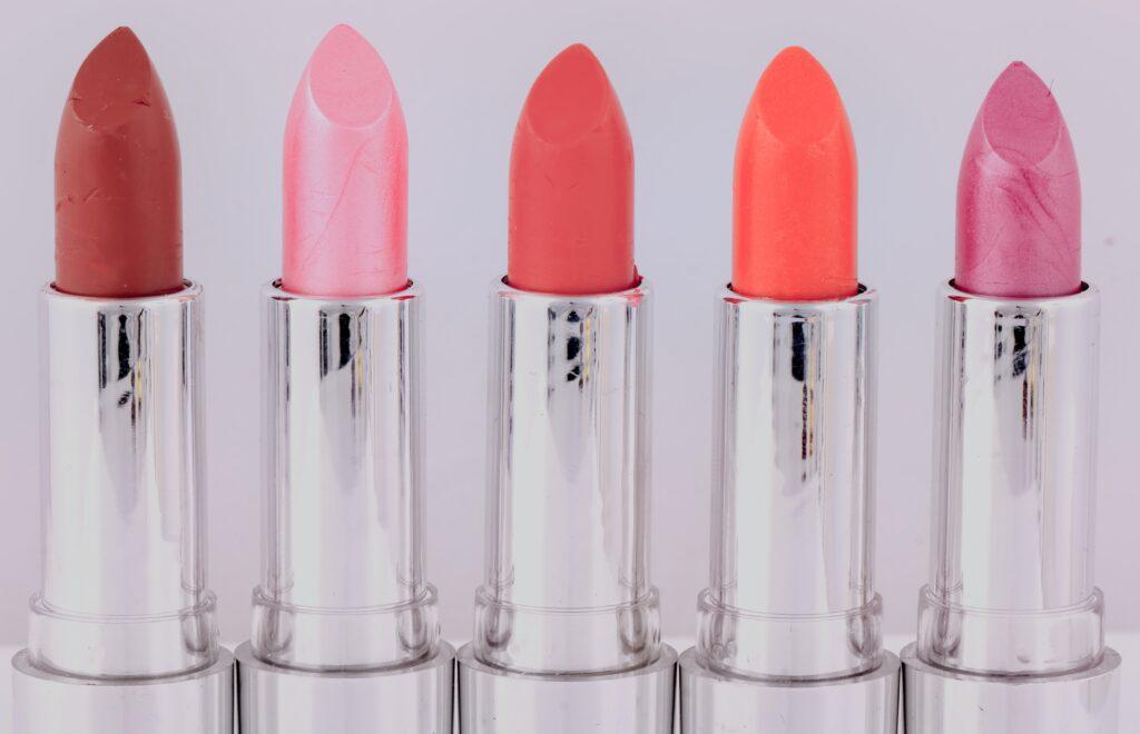 MAC rtěnky jsou velmi oblíbené a vyrábí se ve spoustě odstínů